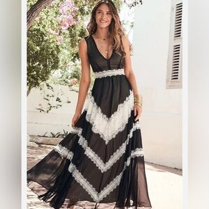 Venus Black & White Lace Maxi Dress – 12